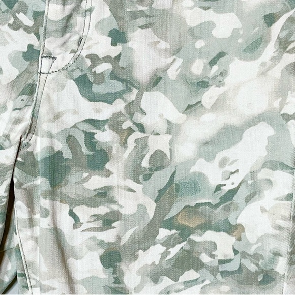 Nine West Women’s Green Camouflage Gramercy Skinny Crop Jeans Size 8 - Picture 11 of 11